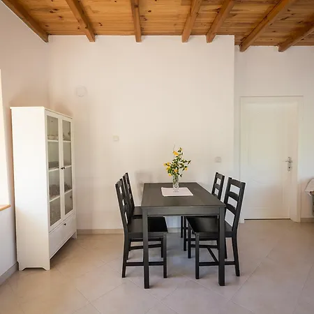 בית כפרי Village House